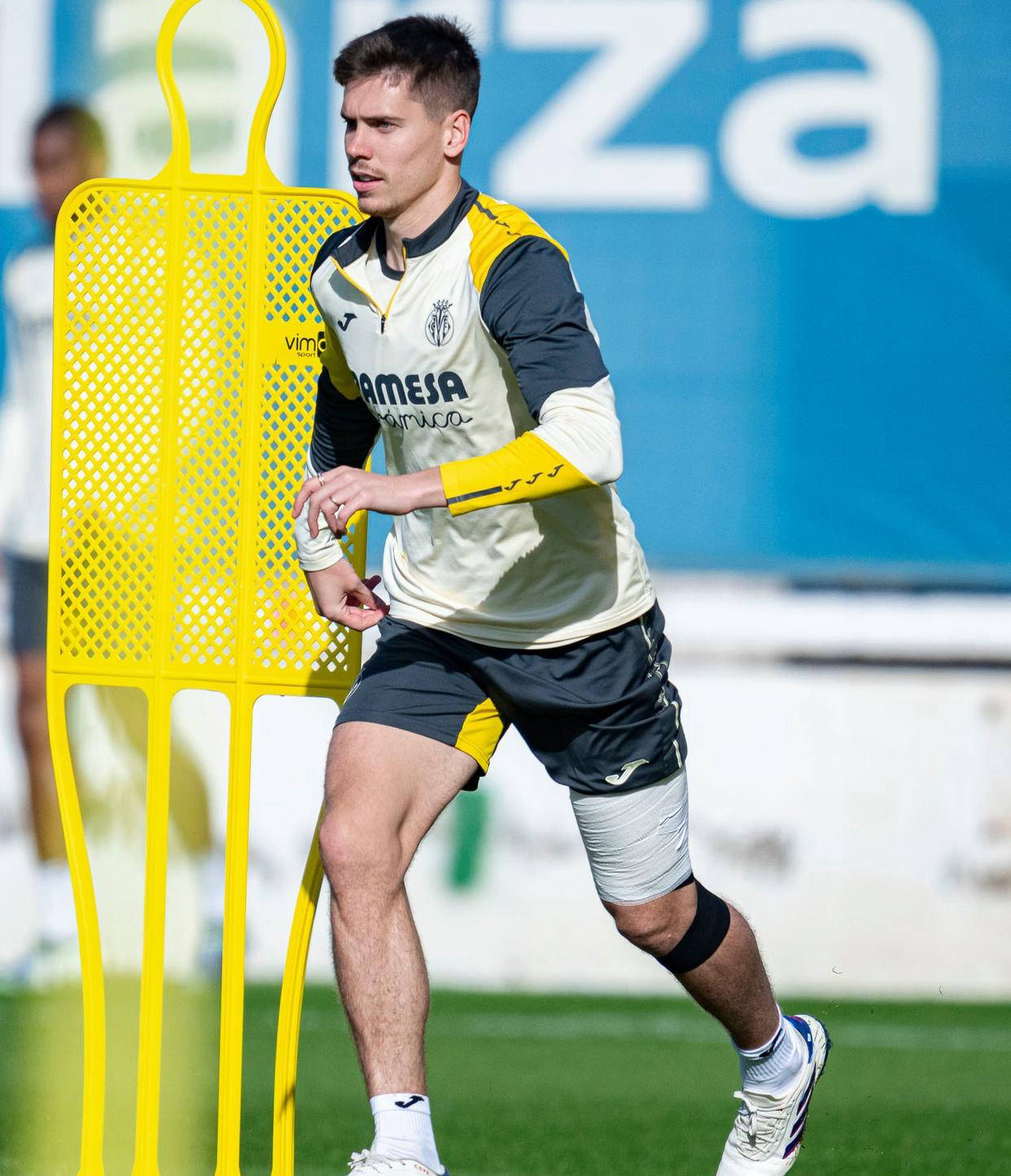 爱游戏娱乐 -关于冲刺阶段西甲焦点战，比利亚雷亚尔队长鼓劲，更衣室稳定，训练强度明显提升的信息